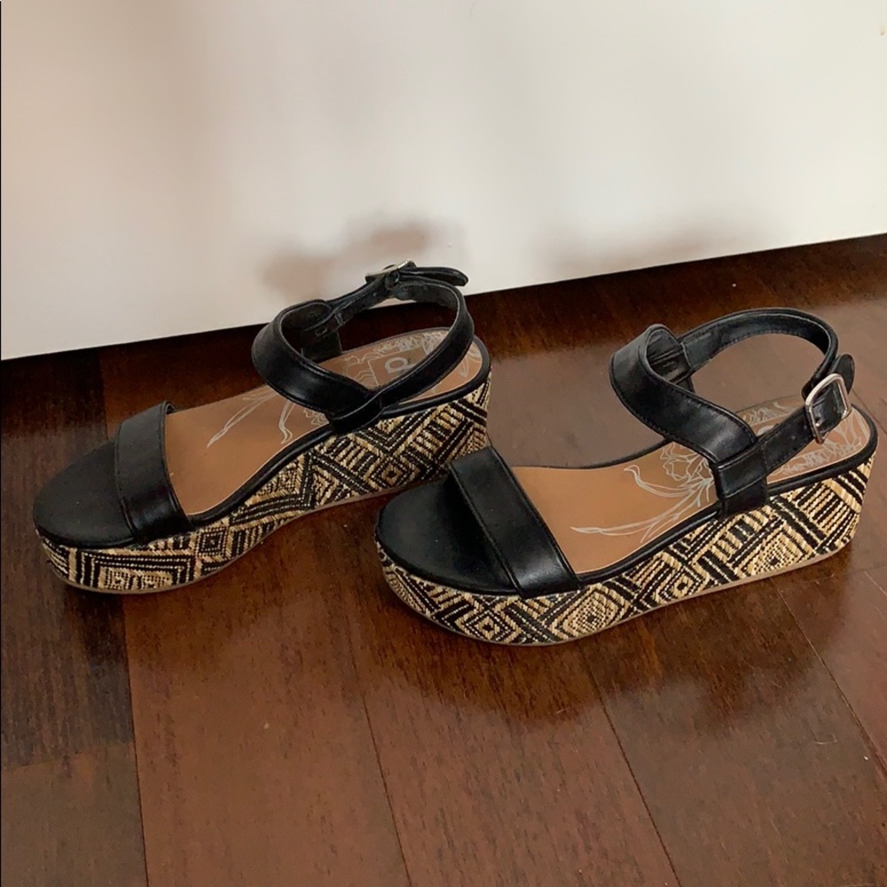 DV Dolce Vita Brynn platform Sandals